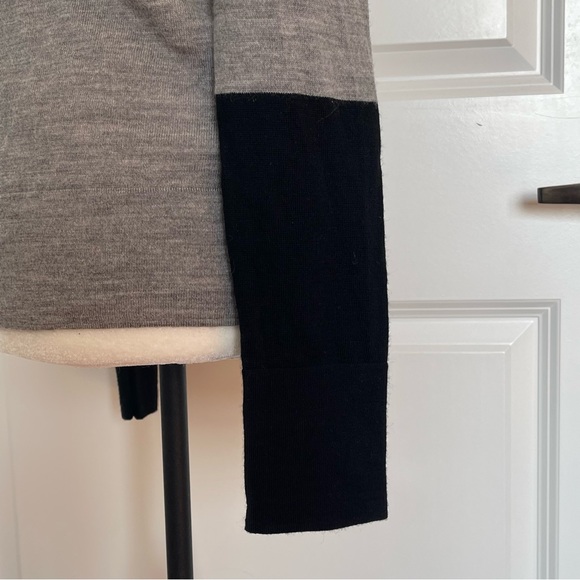 Club Monaco Crew Neck Sweater; Grey & Black 100% Merino Wool; Sz Med - Picture 4 of 10